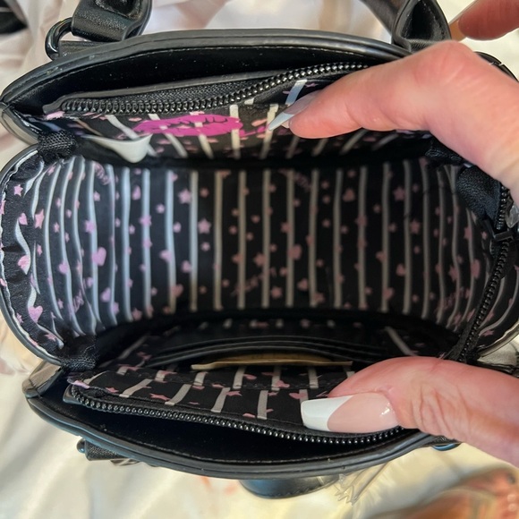 🩷💀 BETSEY JOHNSON, LUV BETSEY LBPOE  SKULL-SHAPED  SATCHEL/CROSSBODY🩷💀 NWT - Picture 5 of 12